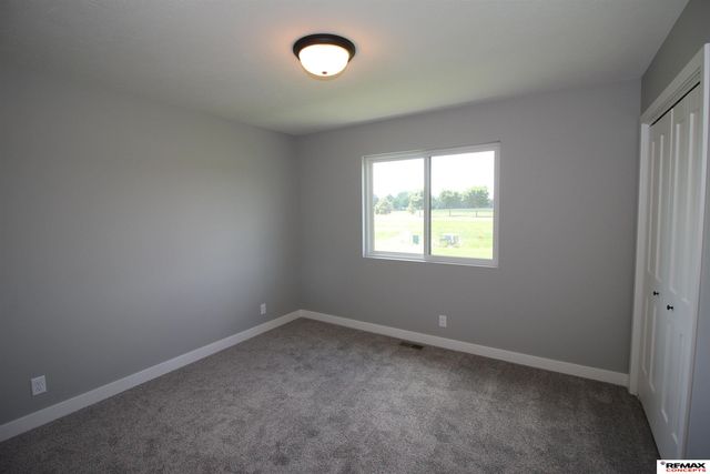 1719 N Brookside Lane, York, NE 68467