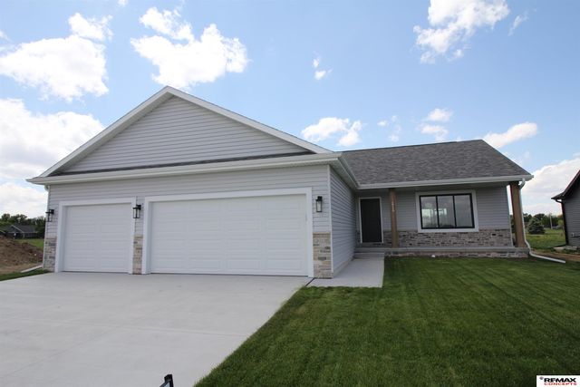 1719 N Brookside Lane, York, NE 68467