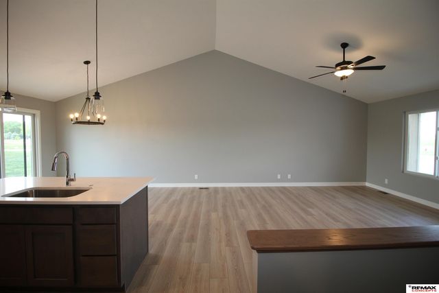 1719 N Brookside Lane, York, NE 68467