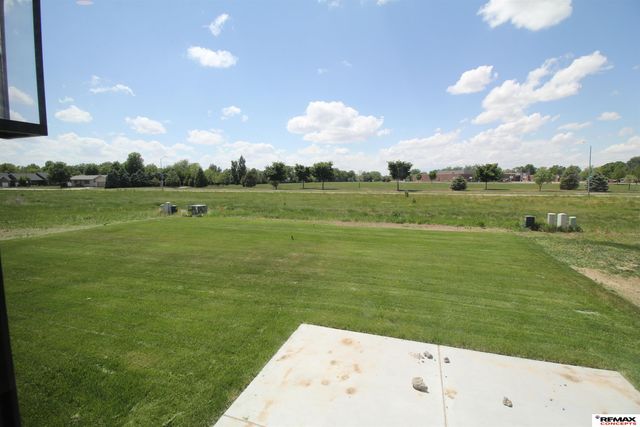 1719 N Brookside Lane, York, NE 68467