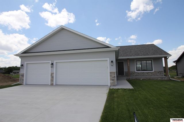 1719 N Brookside Lane, York, NE 68467