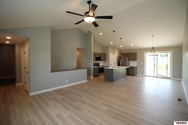 1719 N Brookside Lane, York, NE 68467