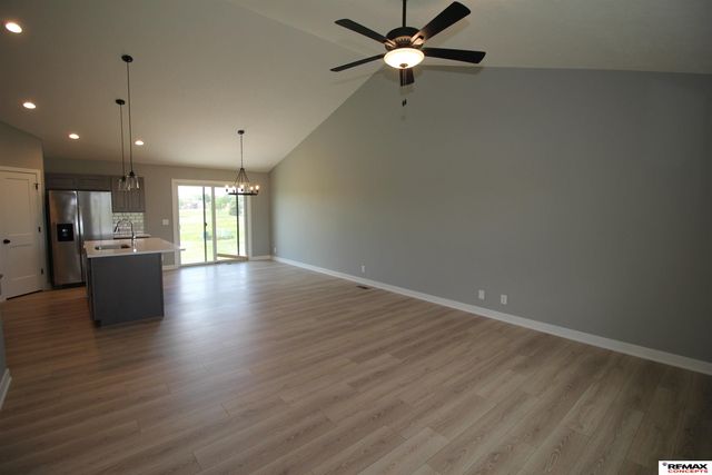 1719 N Brookside Lane, York, NE 68467