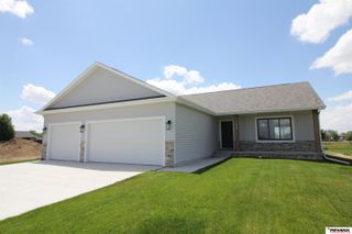1719 N Brookside Lane, York, NE 68467