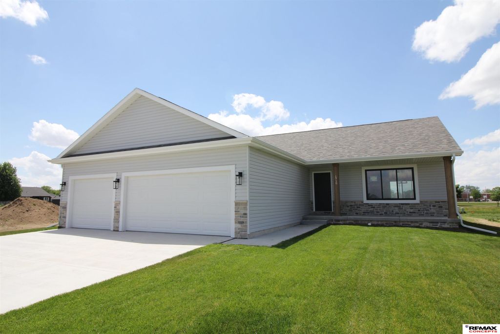 1719 N Brookside Lane, York, NE 68467