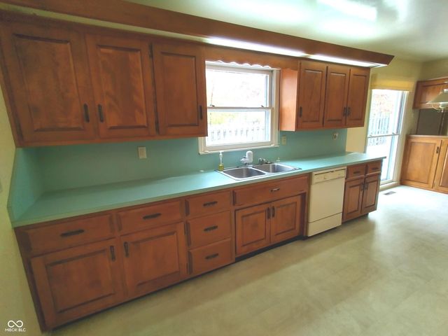 1321 Greenway Drive, Anderson, IN 46011