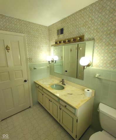 1321 Greenway Drive, Anderson, IN 46011