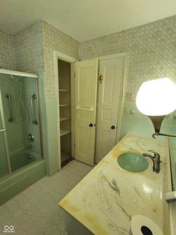 1321 Greenway Drive, Anderson, IN 46011