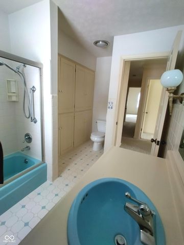 1321 Greenway Drive, Anderson, IN 46011