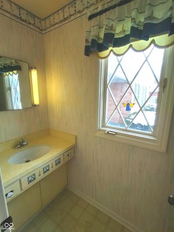 1321 Greenway Drive, Anderson, IN 46011