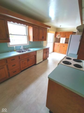 1321 Greenway Drive, Anderson, IN 46011