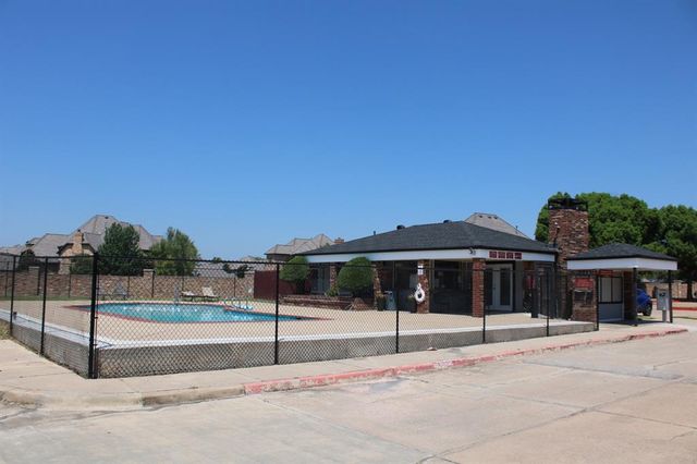 3003 River Oaks Drive 244, Norman, OK 73072