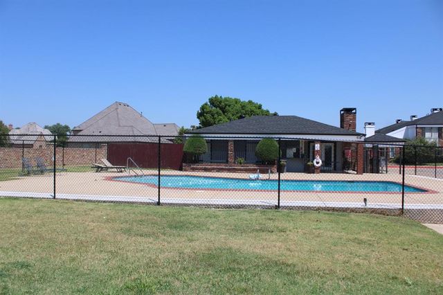 3003 River Oaks Drive 244, Norman, OK 73072