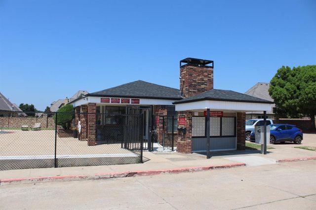 3003 River Oaks Drive 244, Norman, OK 73072