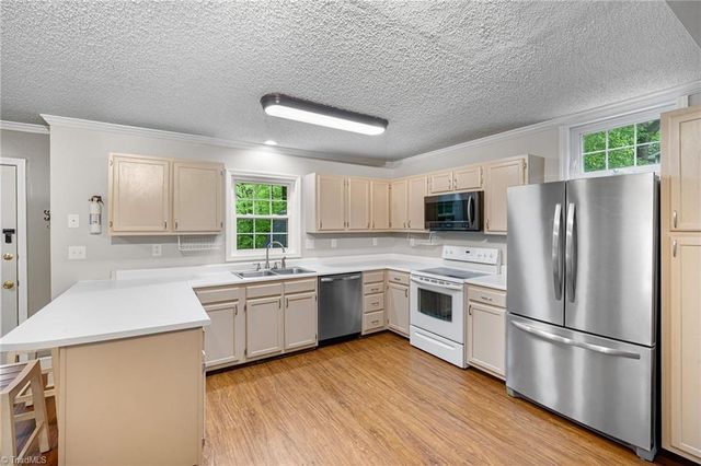 1725 Abbottsford Drive, Kernersville, NC 27284
