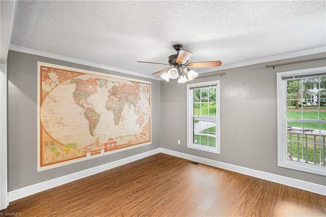 1725 Abbottsford Drive, Kernersville, NC 27284
