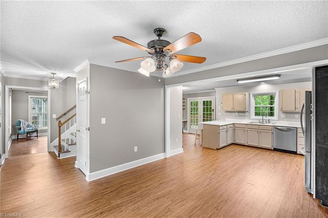1725 Abbottsford Drive, Kernersville, NC 27284