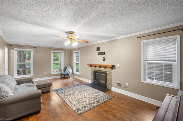 1725 Abbottsford Drive, Kernersville, NC 27284
