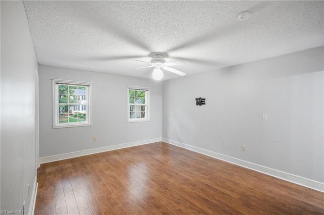 1725 Abbottsford Drive, Kernersville, NC 27284