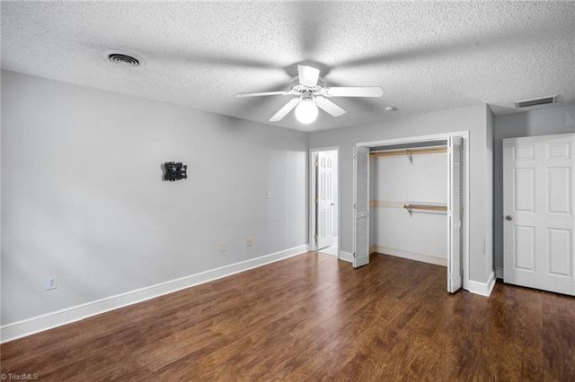 1725 Abbottsford Drive, Kernersville, NC 27284