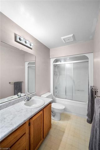 1725 Abbottsford Drive, Kernersville, NC 27284