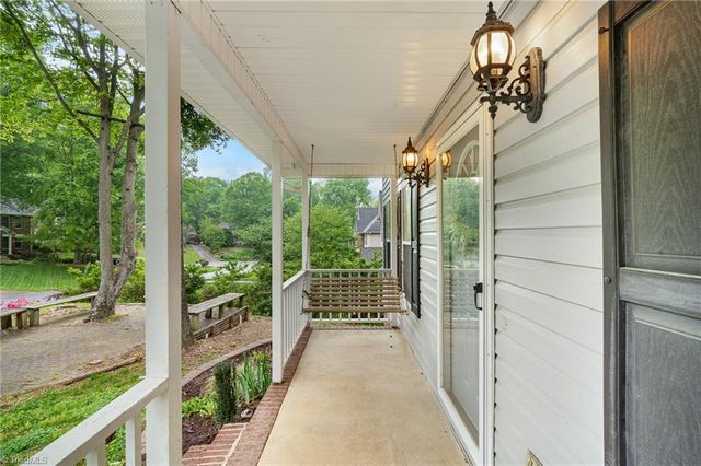 1725 Abbottsford Drive, Kernersville, NC 27284