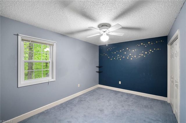 1725 Abbottsford Drive, Kernersville, NC 27284