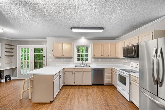 1725 Abbottsford Drive, Kernersville, NC 27284