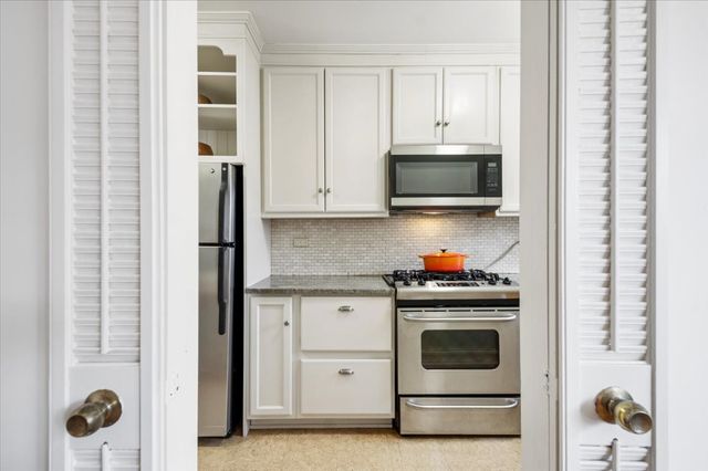 1585 Ridge Avenue 410, Evanston, IL 60201