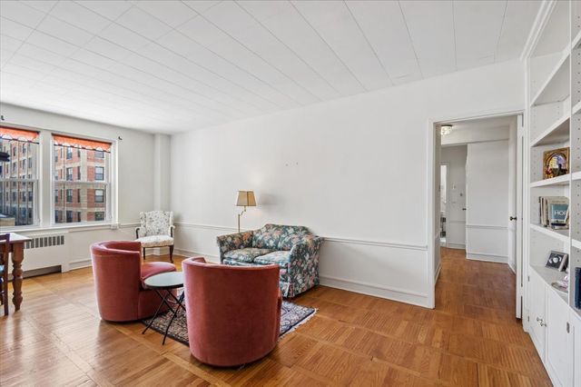 1585 Ridge Avenue 410, Evanston, IL 60201