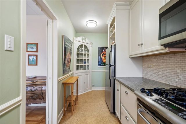 1585 Ridge Avenue 410, Evanston, IL 60201