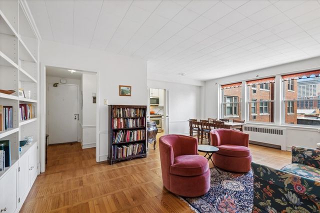 1585 Ridge Avenue 410, Evanston, IL 60201