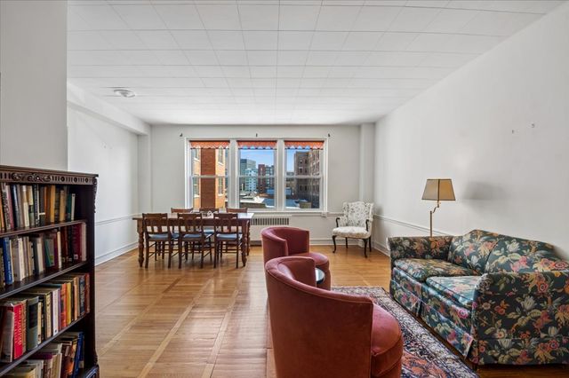 1585 Ridge Avenue 410, Evanston, IL 60201