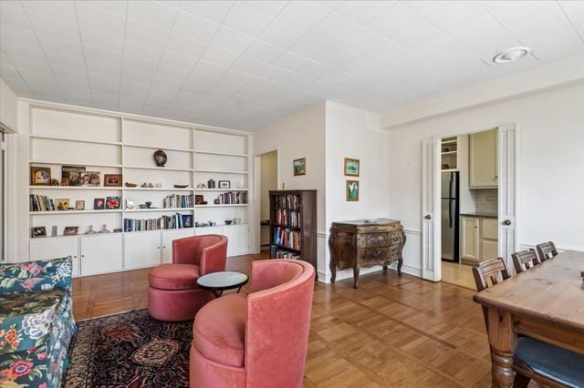 1585 Ridge Avenue 410, Evanston, IL 60201