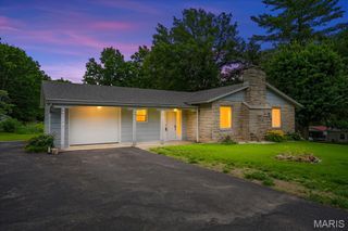 215 Lowell Drive, Columbia, IL 62236