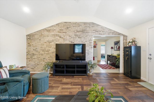 4815 Glenna Way, Louisville, KY 40219