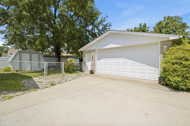 4815 Glenna Way, Louisville, KY 40219