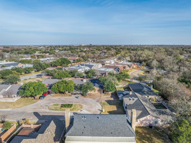 1214 Brook Hollow Court, Bryan, TX 77802