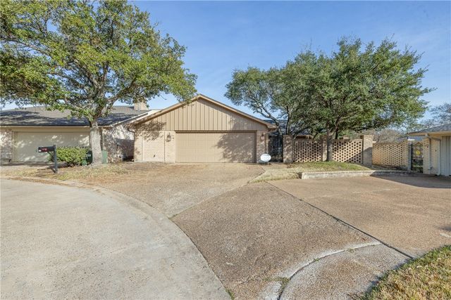 1214 Brook Hollow Court, Bryan, TX 77802
