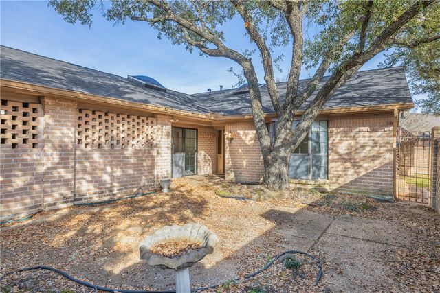 1214 Brook Hollow Court, Bryan, TX 77802