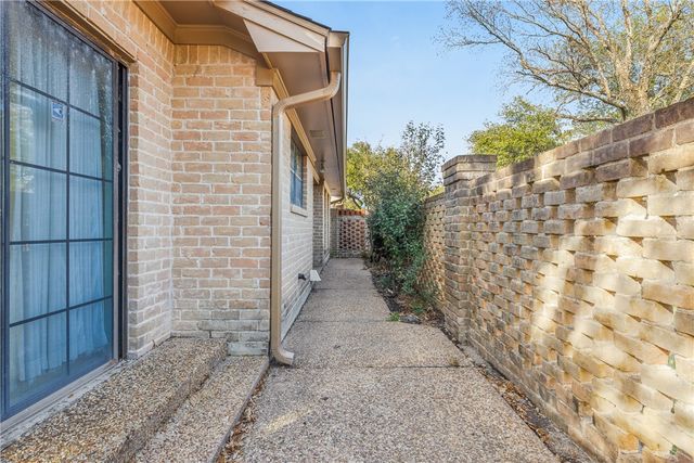 1214 Brook Hollow Court, Bryan, TX 77802