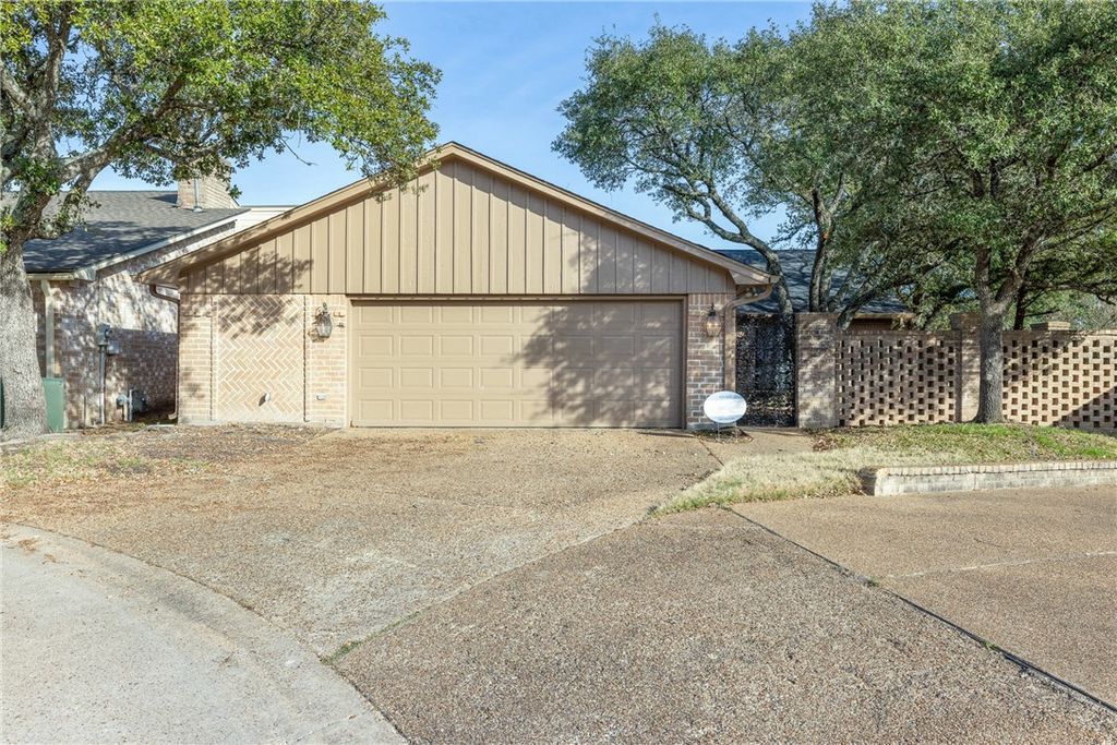 1214 Brook Hollow Court, Bryan, TX 77802