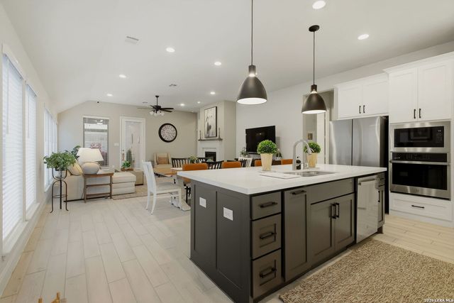 1912 Highland, Seguin, TX 78155