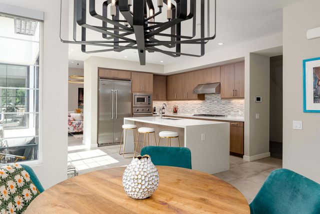 233 Calle La Soledad, Palm Springs, CA 92262