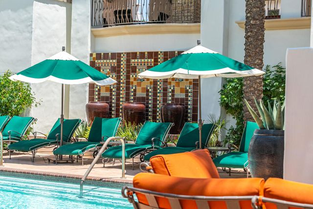 233 Calle La Soledad, Palm Springs, CA 92262