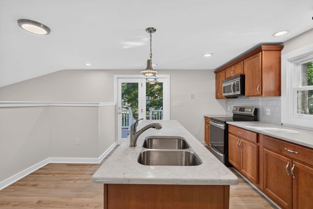 79 Bonney St, Brockton, MA 02302