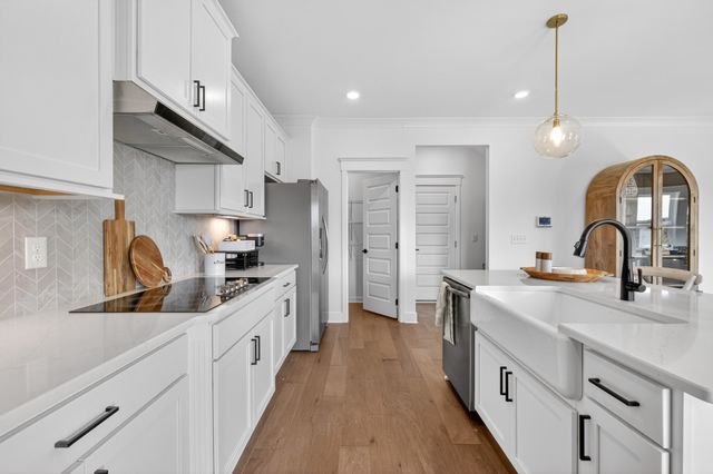 2021 Bennett Creek Dr, Columbia, TN 38401