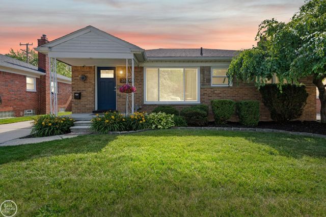26730 Ursuline Street, Saint Clair Shores, MI 48081