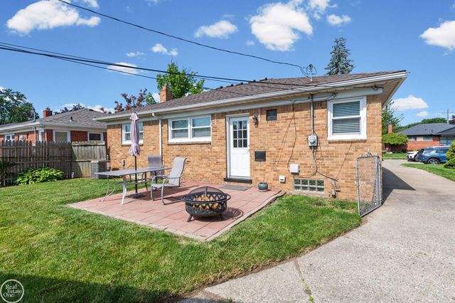 26730 Ursuline Street, Saint Clair Shores, MI 48081