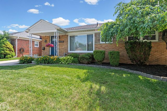 26730 Ursuline Street, Saint Clair Shores, MI 48081